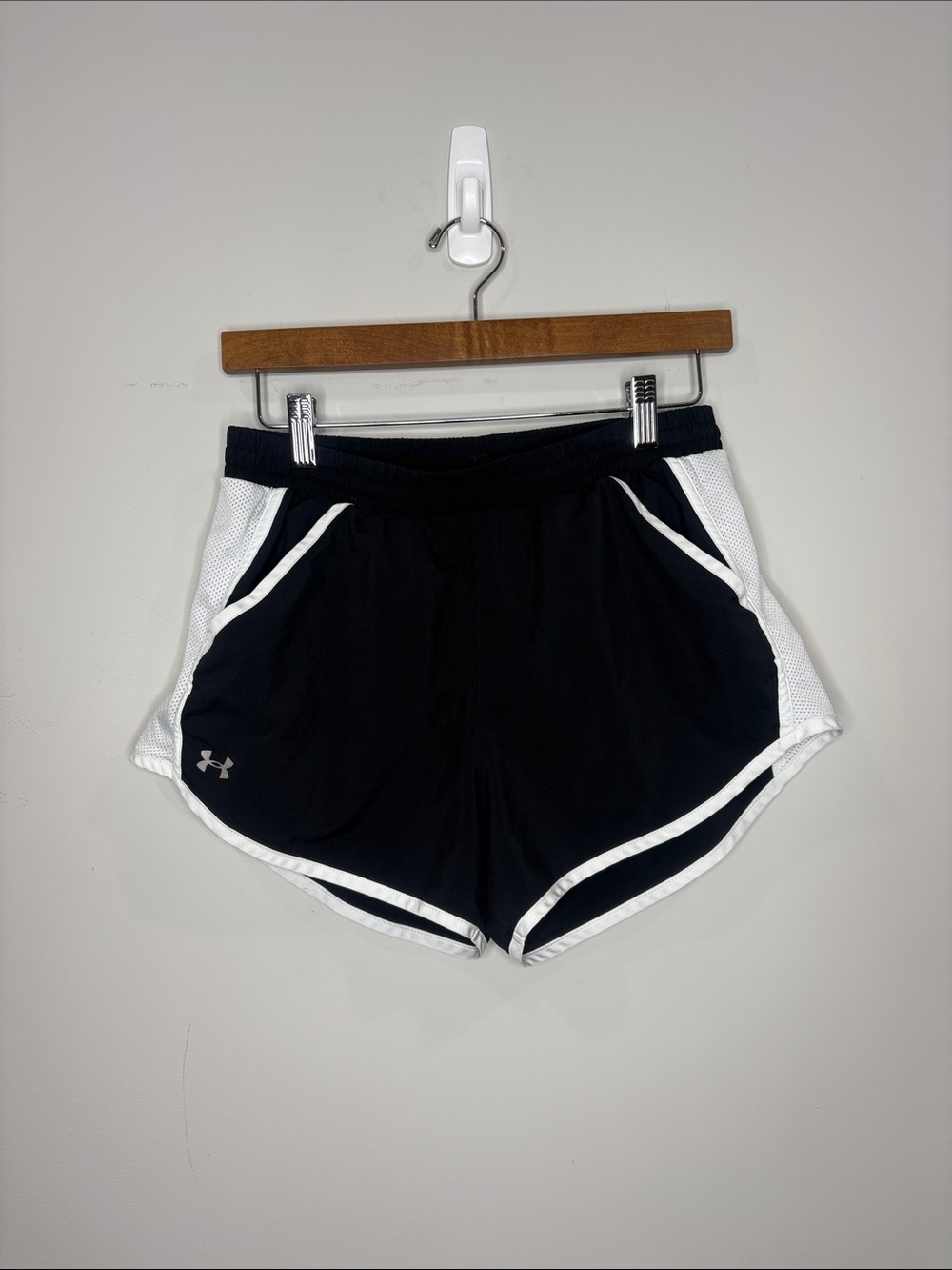 Under Armour Fly-by Shorts Small Black